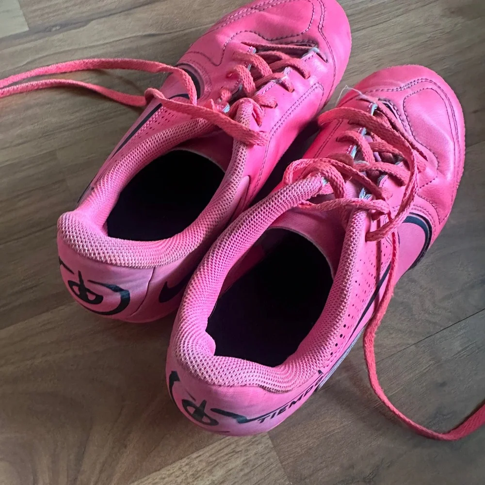 Nike Tiempo‎ Indoor Soccer Cleats Pink Youth Size 5Y DA1331600